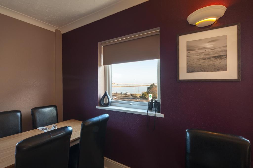 Seaview Hotel Fishguard Exterior photo